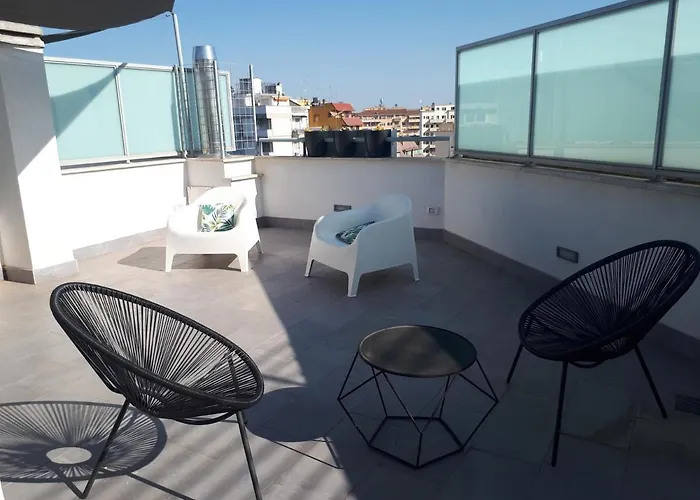 דירה Penthouse 40 In Trastevere With Seasonally Jacuzzi רומא