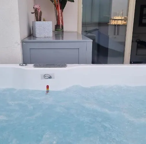 דירה Penthouse 40 In Trastevere With Seasonally Jacuzzi *