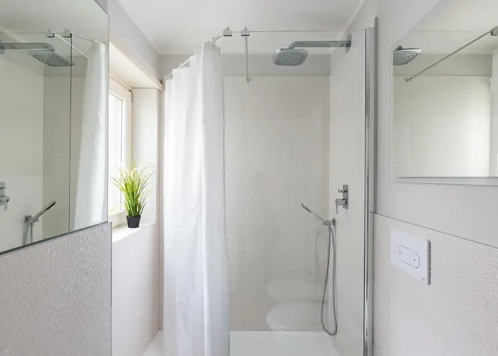 דירה Penthouse 40 In Trastevere With Seasonally Jacuzzi רומא